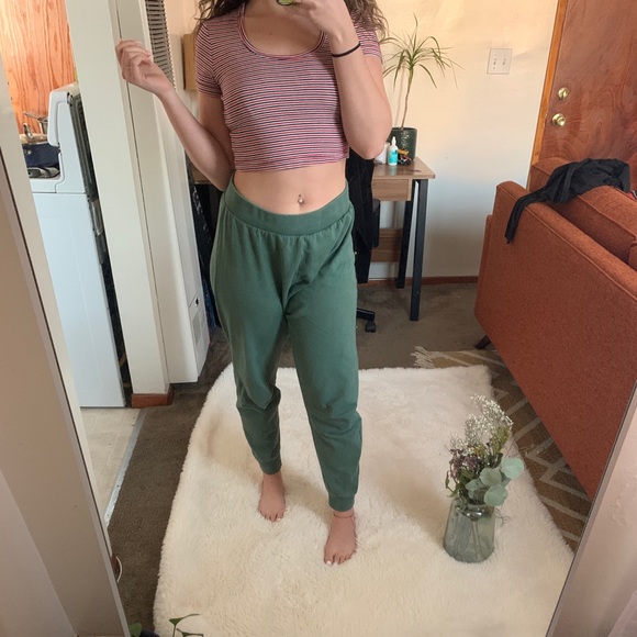 AA Striped Crop Top 🐌 - Picture 2 of 4